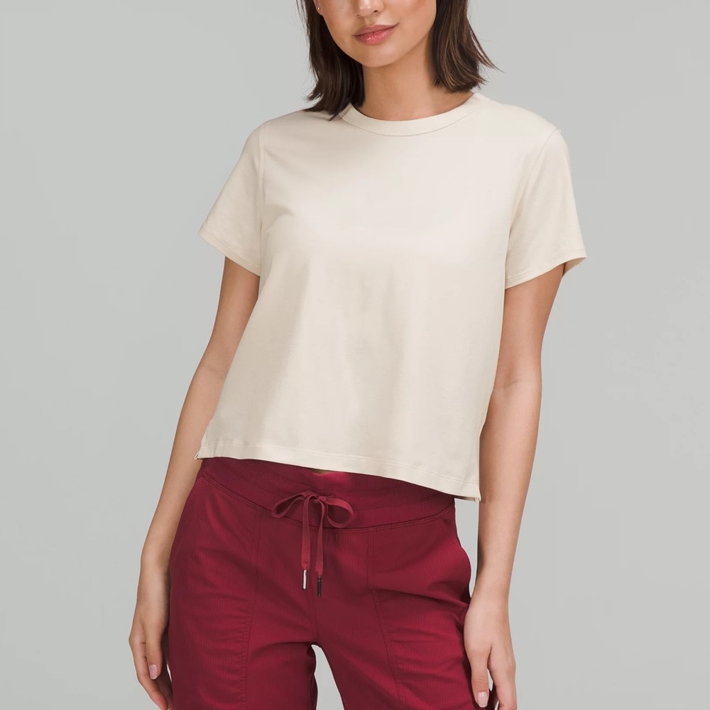 Lululemon classic-fit cotton-blend tee in white opal, size 2, NWT
